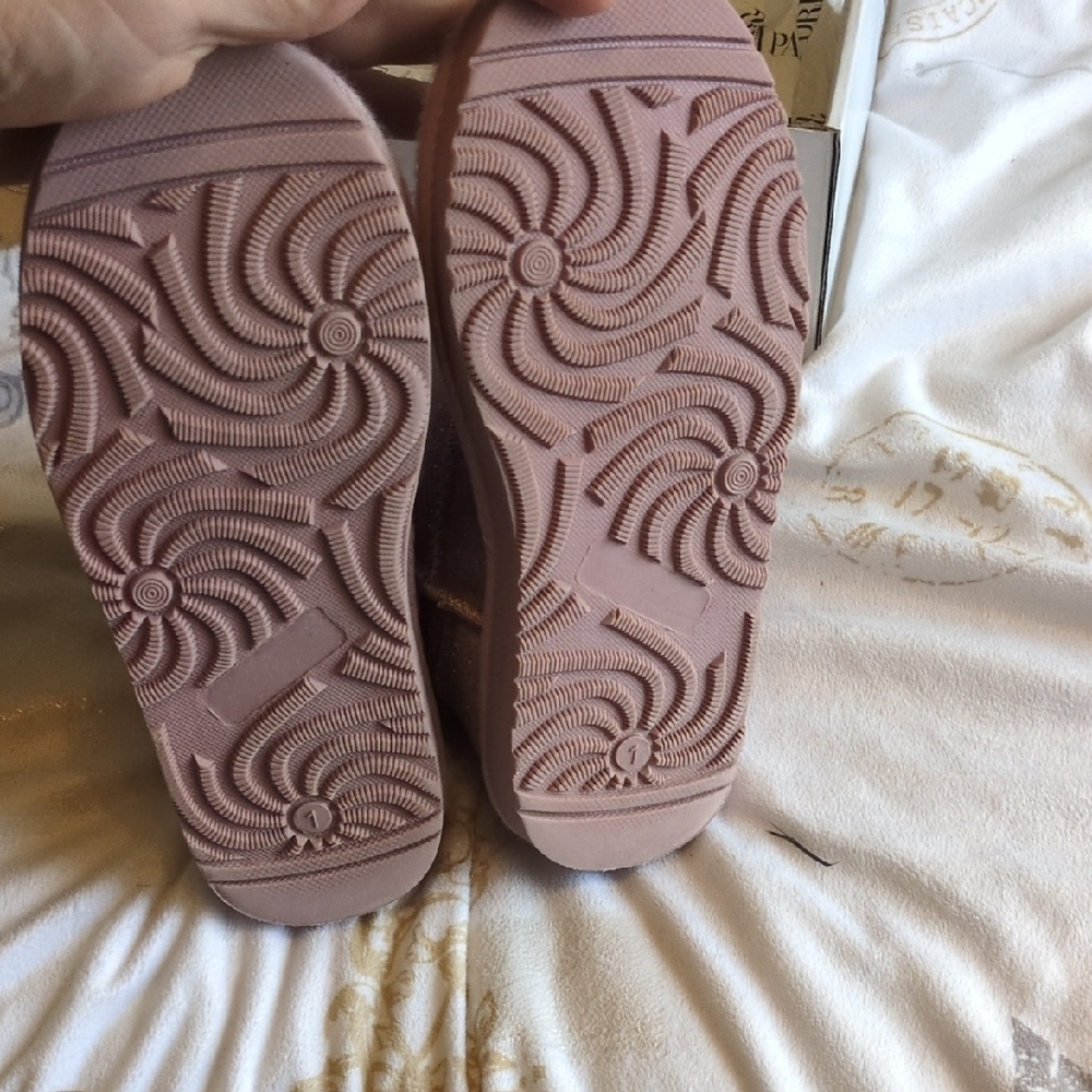 Dream Pairs Pink Ankle Boots with Shimmery Finish - Picture 7 of 7